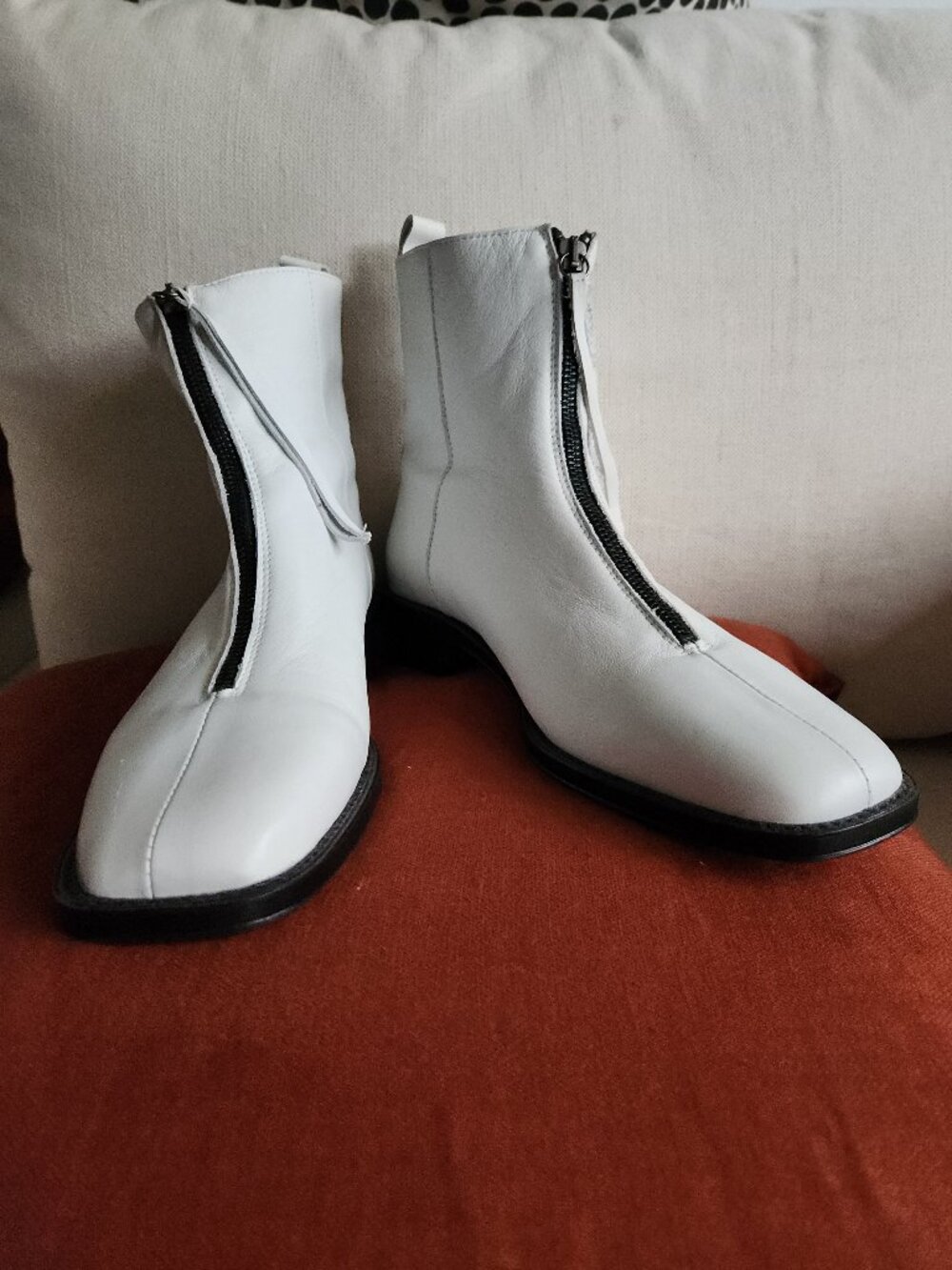 *NEW* L’Intervalle White Leather Front-Zip Flat Ankle Boots - Sz 41 (US 10)